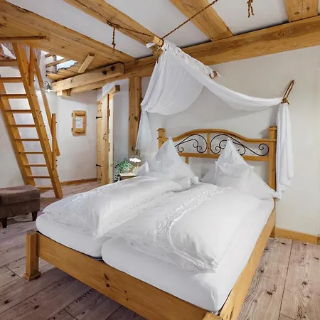 Mohrs Herzl Chalet-2