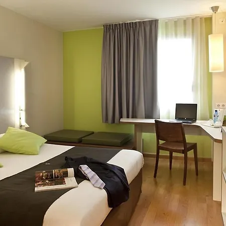 Travelodge Bcn Cornella Fira-3
