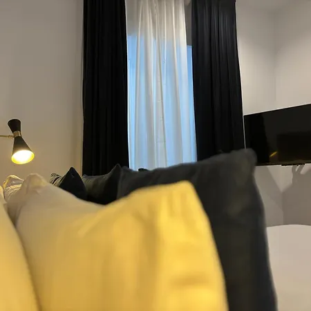 Arenal Rooms Bilbao-3