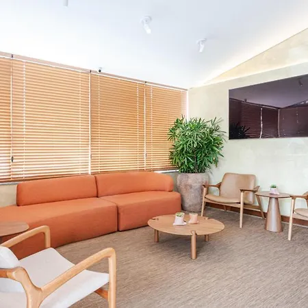 Malibu Plaza Hotel-2