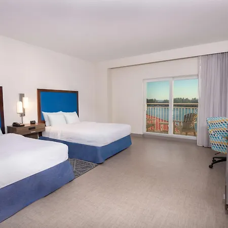 Hampton Inn And Suites Clearwater Beach-3
