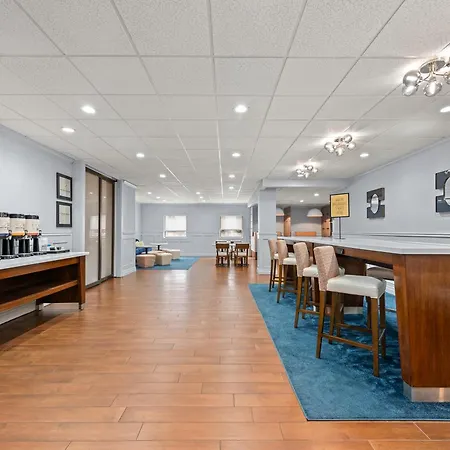 Hampton Inn Bordentown-3