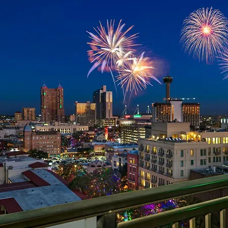 Courtyard By Marriott San Antonio Riverwalk-3