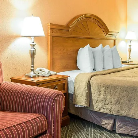 Quality Inn Gaylord-2