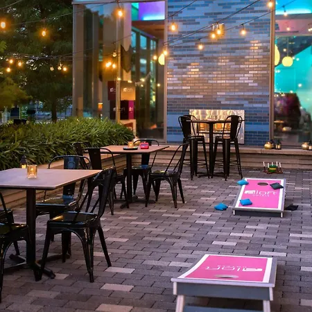 Aloft By Marriott Boston Seaport District-2