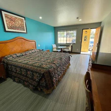 Travelers Inn-3
