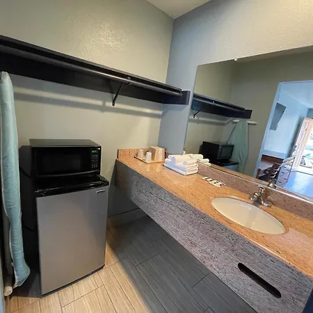 Travelers Inn-2