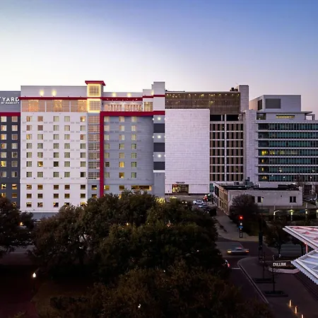Courtyard By Marriott Dallas Downtown/Reunion District-3