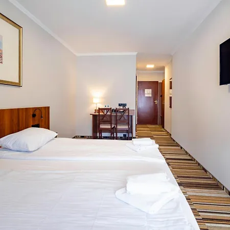 Hit Hotel-3