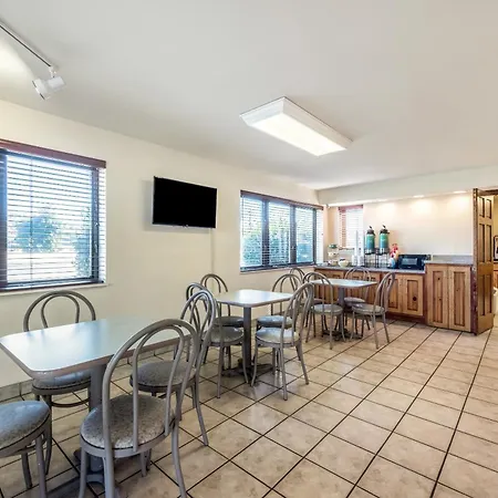 Quality Inn & Suites At Dollywood Lane-2