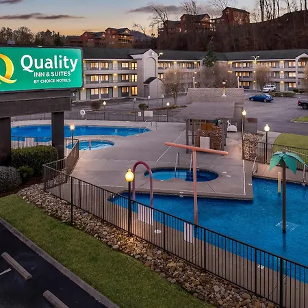 Quality Inn & Suites At Dollywood Lane-3