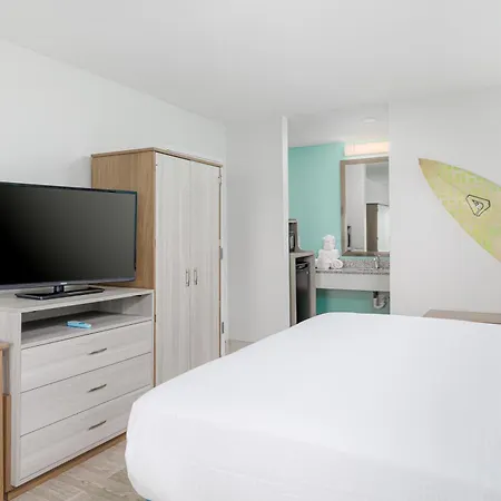 Surf & Sand Hotel - Free Hot Breakfast & Rentals-3