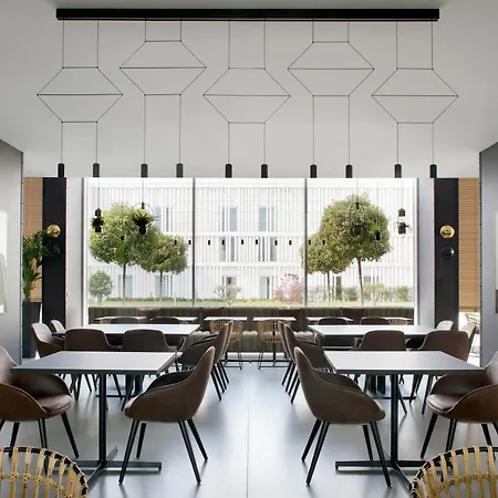J Hotel-2