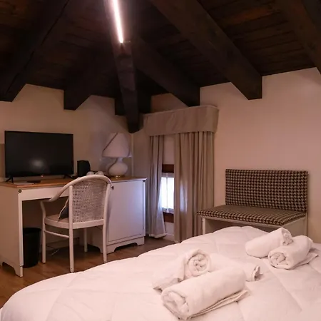 Hotel Villa Sara With Pool And Parking Near Venice-3