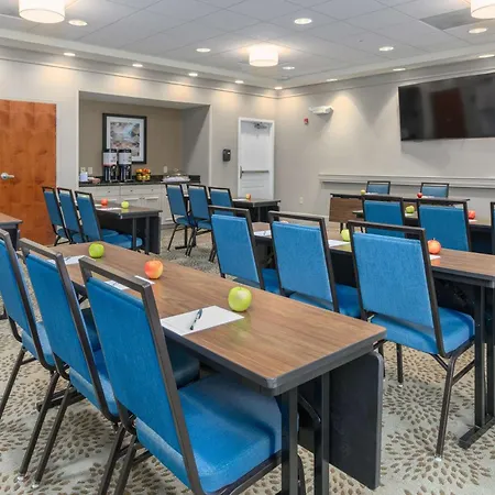 Hampton Inn & Suites Hartford-Manchester-2
