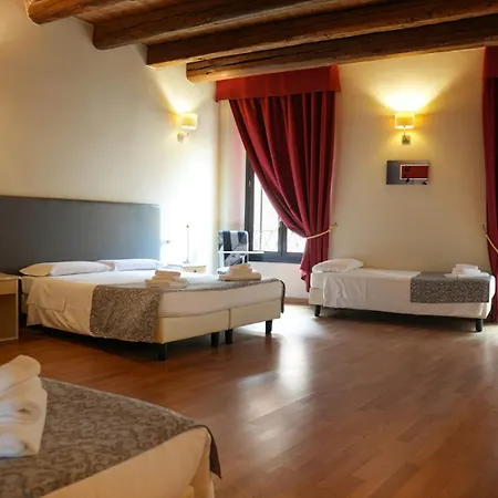 Honey Rooms Ferrara-2