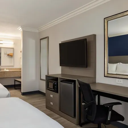 Quality Inn Lake Elsinore I-15-2