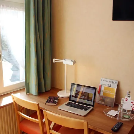 An der Persiluhr Stadt-gut-Hotel-2