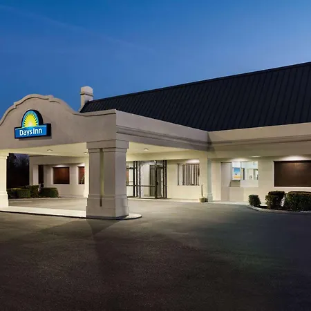 Days Inn By Wyndham Emporia-3