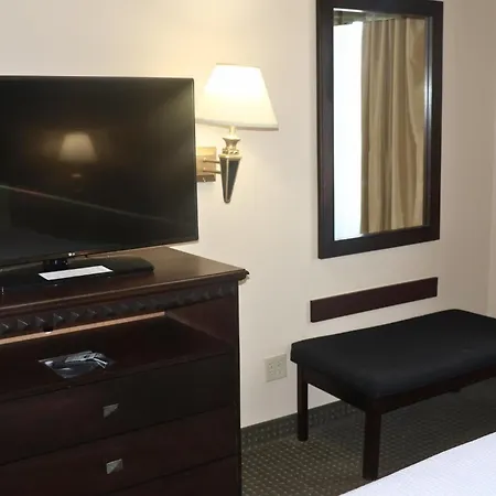 Wingate By Wyndham Peoria - Complimentary Area Shuttle-2