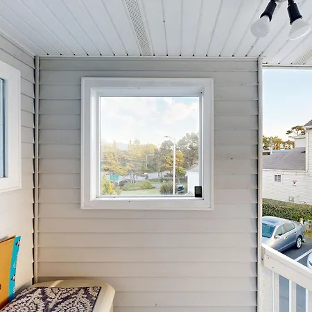 Cozy Ocean-View Condo Near Beach & Coastal Events-3