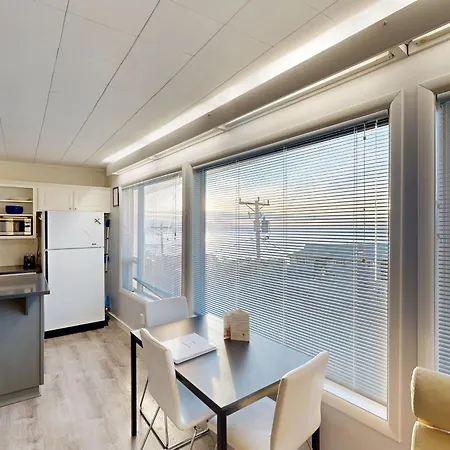 Cozy Ocean-View Condo Near Beach & Coastal Events-2