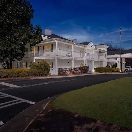 Quality Inn Fayetteville Near Historic Downtown Square-3