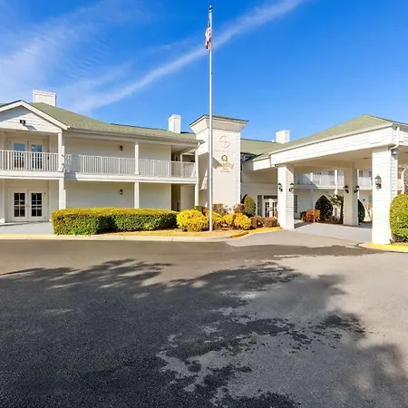 Quality Inn Fayetteville Near Historic Downtown Square-2