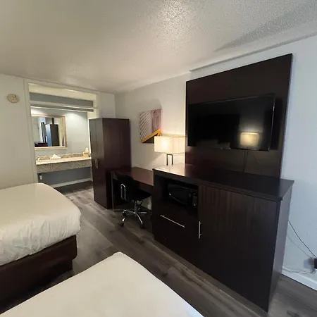 Clarion Inn & Suites Dothan South-3