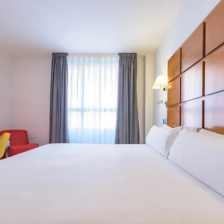 Hotel Zentral Ave-3