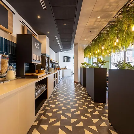 Travelodge Barcelona Poblenou-2