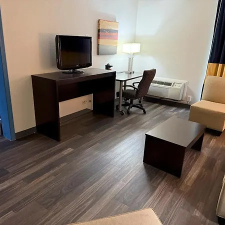 Quality Inn & Suites Banquet Center-3