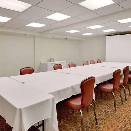 Ramada By Wyndham Marquette-2