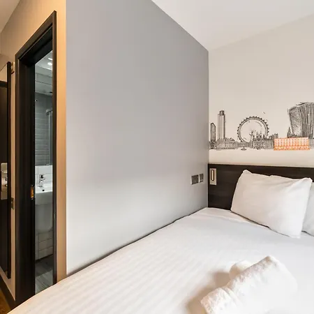 Easyhotel Victoria-2