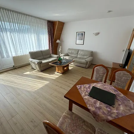 HAUS USEDOM Ferienwohnanlage mit Frühstücks-Restaurant gegenüber im Seeschlösschen-2