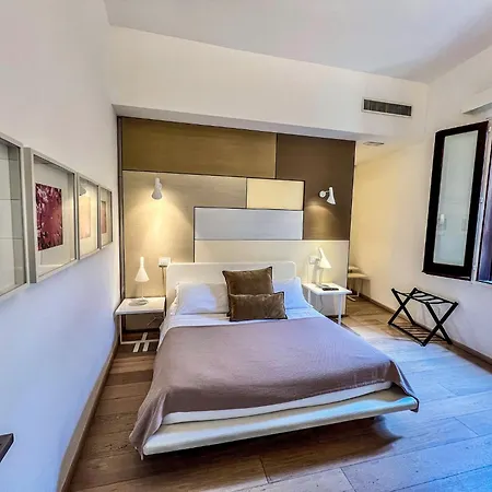 Santacroce Luxury Rooms-2