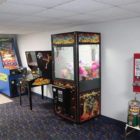 Econo Lodge Inn & Suites Wisconsin Dells-3
