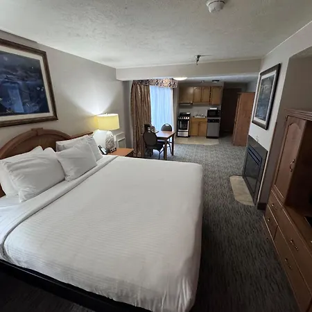 Promenade Inn & Suites Oceanfront-2