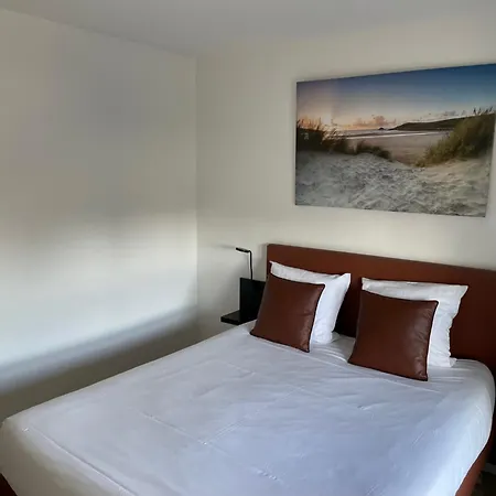 Brit Hotel Cherbourg-3