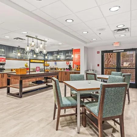 Hampton Inn Columbus-North-3