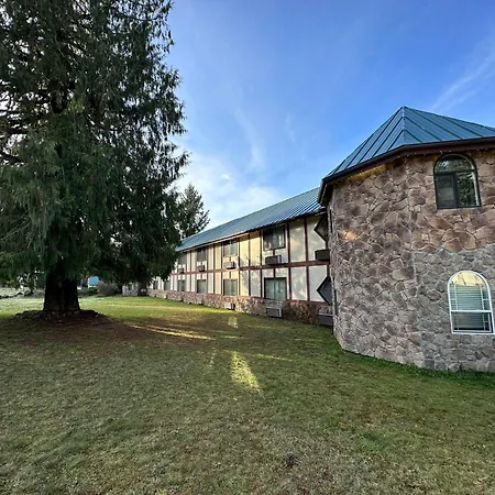 Packwood Lodge & Cabins-2