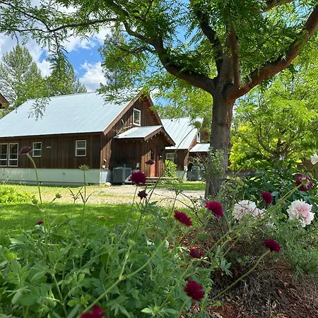 Methow River Lodge Cabins-2
