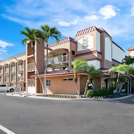 Red Roof Inn Plus+ & Suites Naples Downtown-5Th Ave S-3