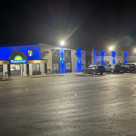 Days Inn By Wyndham Sioux Falls Airport-3