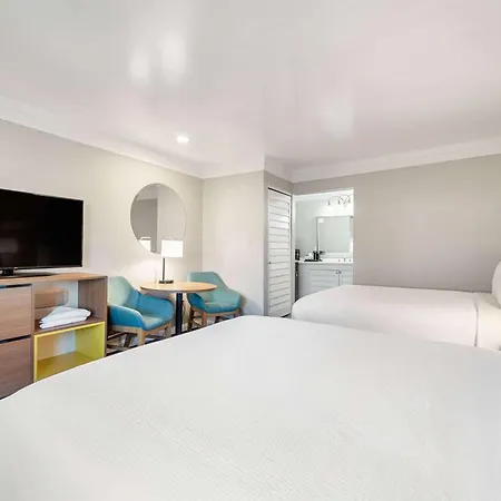 Days Inn By Wyndham San Diego Hotel Circle-2