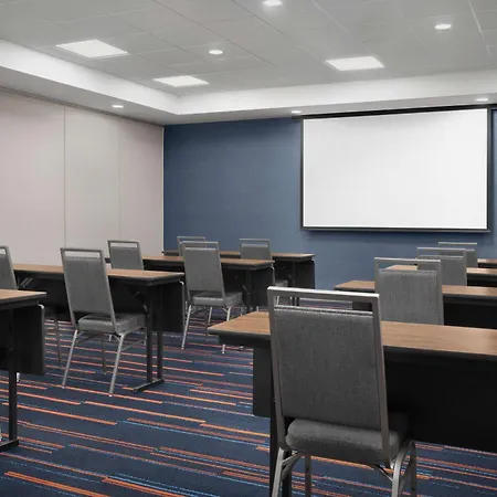 Hampton Inn & Suites Williston-3