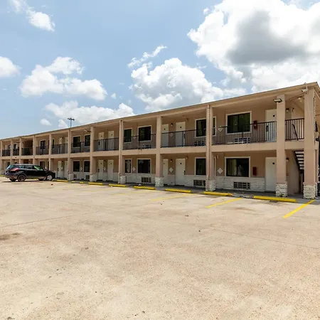 Travel Inn & Suites-2