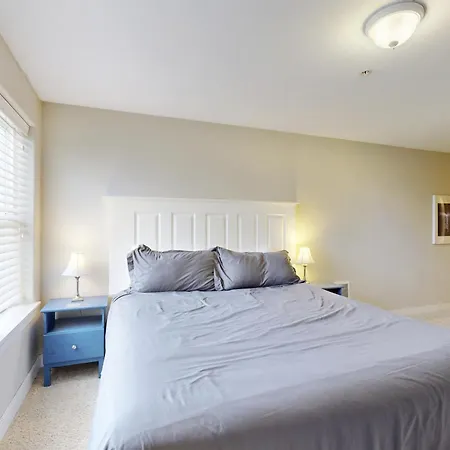 Top Floor - All The Views - 2 Bed 2 Bath Apartment In Westport-2
