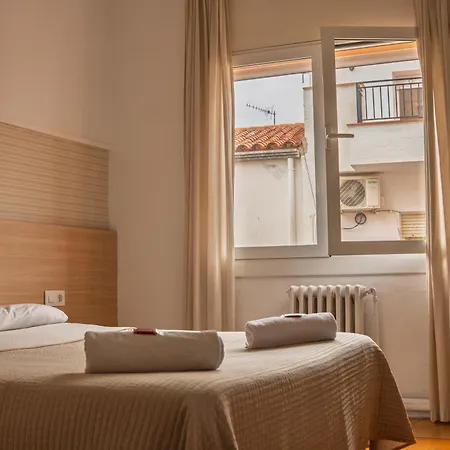 Can Setmanes By Cozycatalonia - Hostal Central Blanes-3