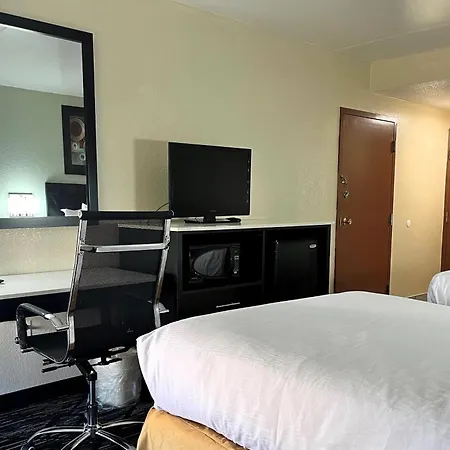 Baymont By Wyndham Cincinnati Sharonville-3